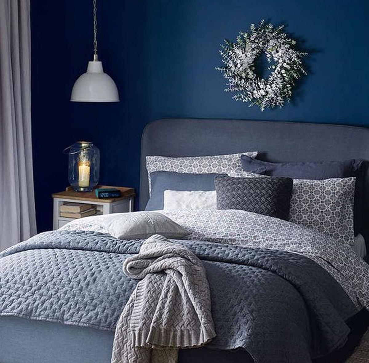 trang trí nội thất phòng ngủ đẹp với màu xanh mát mẻ