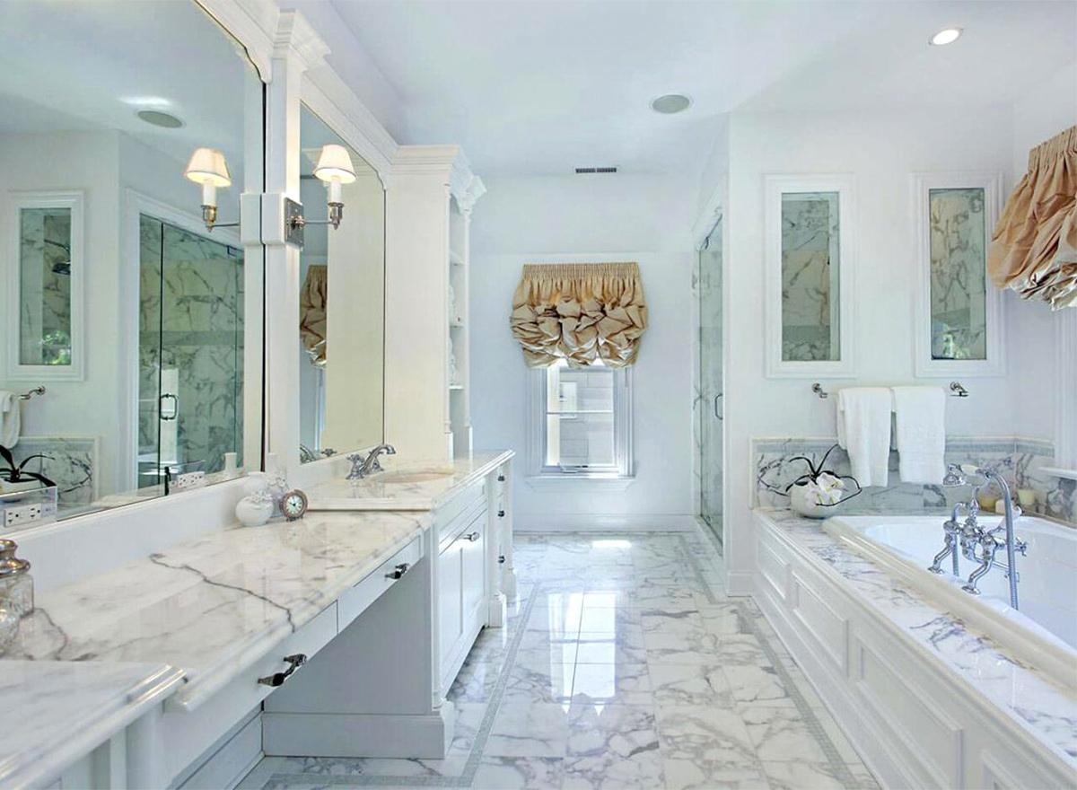 thiết kế phòng tắm với đá cẩm thạch