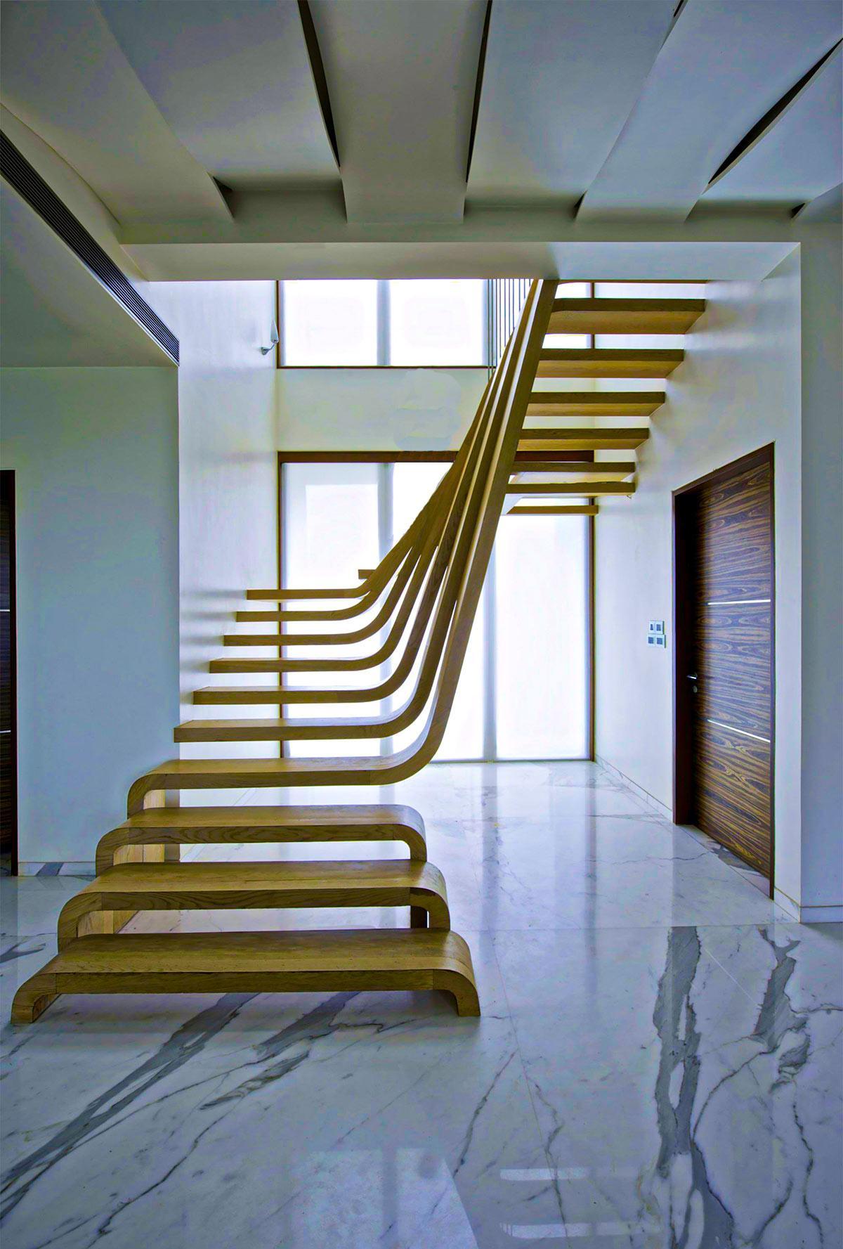 Thiết kế cầu thang không tay vịn bằng gỗ